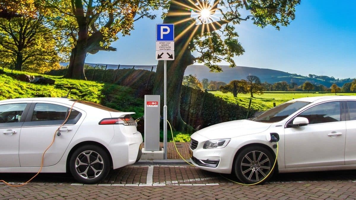 Achat d'une voiture d'occasion hybride ou électrique : où se rendre en Vaucluse ?